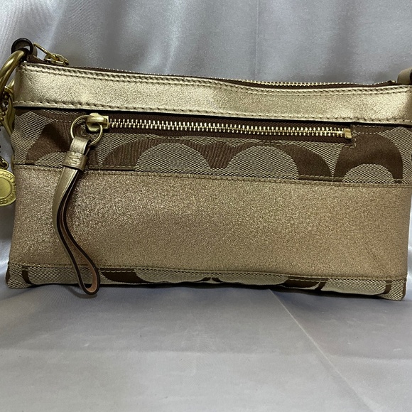 Coach small wrist/elbow  bag with signature print  18-H4c - Picture 6 of 8